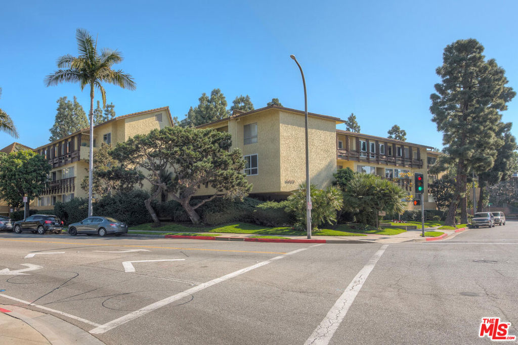 6275 Canterbury Drive 302