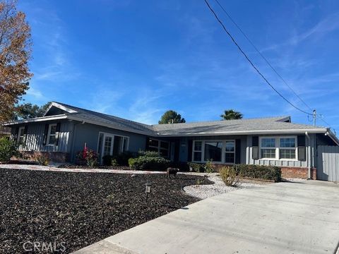 Photo of 31156 Danelaw Ave, Redlands, CA 92373 (MLS # SB25259432)