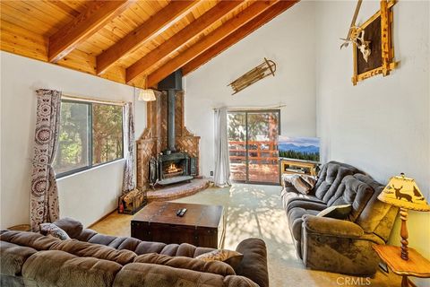 Photo of 894 San Bernardino Avenue, Sugarloaf, CA 92386 (MLS # CV25185470)