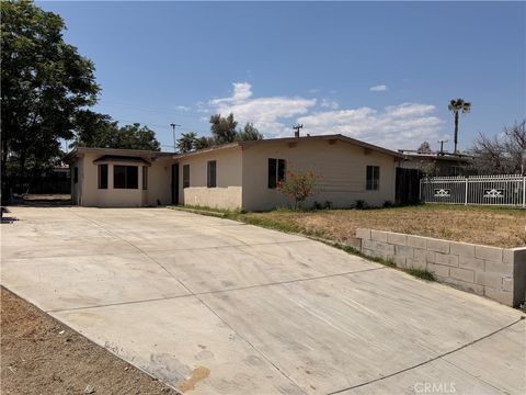 Photo of 9762 Williams AVE, Bloomington, CA 92316 (MLS # DW26097988)