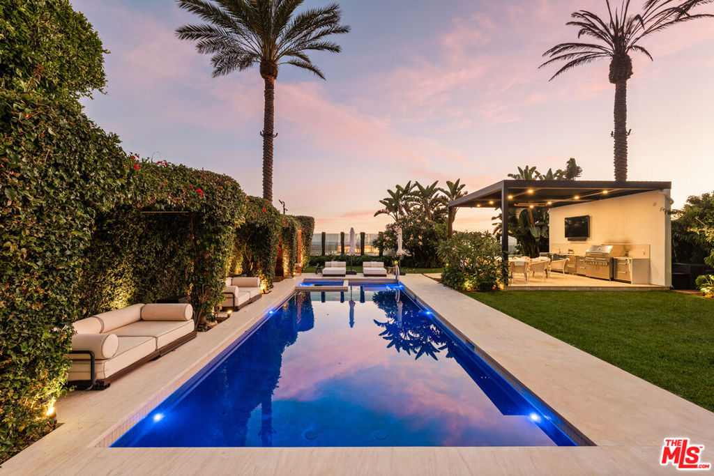 Properties 3 972 Palisades Beach Road