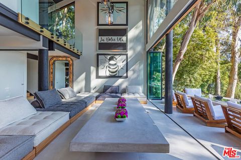 1509 Amalfi Drive Pacific Palisades CA 90272