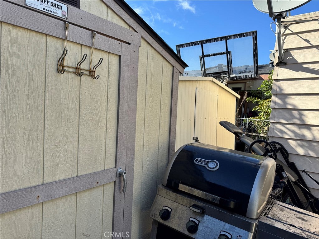 1045 Azusa N 56