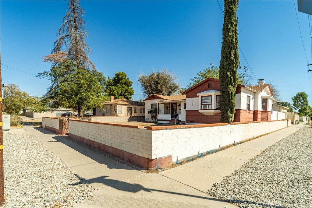 Photo of 768 W Newgrove Street St, Lancaster, CA 93534 (MLS # SR26205081)