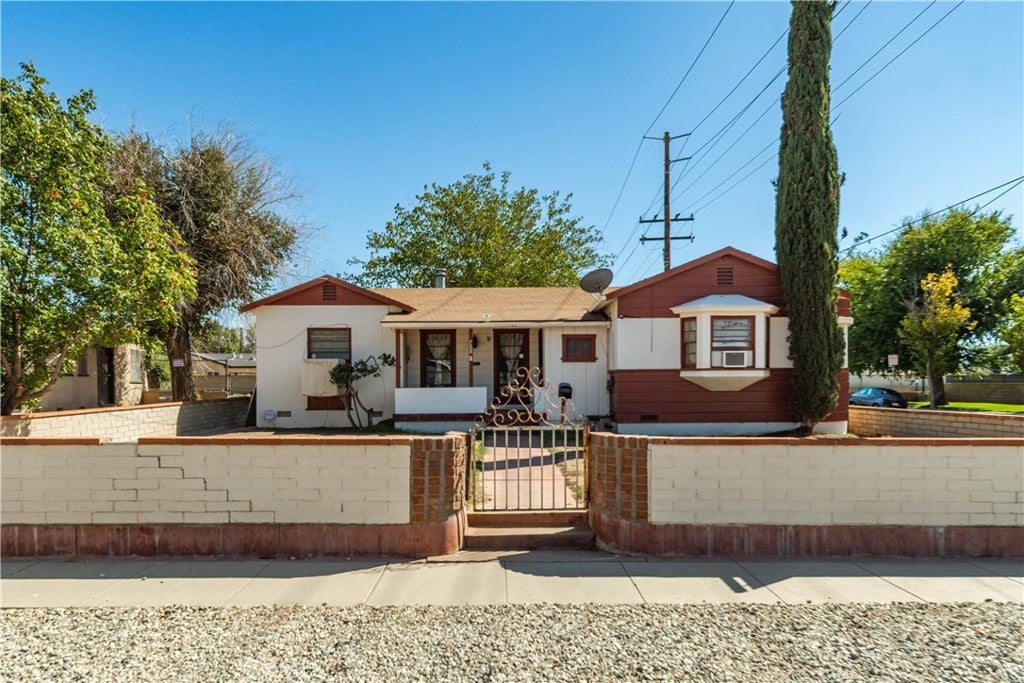 Photo of 768 W Newgrove Street St, Lancaster, CA 93534 (MLS # SR26205081)