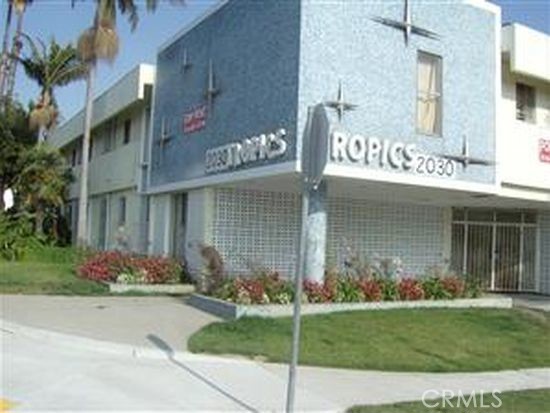VACANT ( RENT READY) LARGE 2 BDR / 1 BATH UNIT OF A 35 UNIT BUILDING IN GARDENA. ( VAN VESS AVE & EL SEGUNDO BLVD ) .
LARGE LIVING ROOM + DINING AREA OFF KITCHEN. 2 SPACIOUS BEDROOMS + FULL BATH. COMMUNITY LAUNDRY ROOM + PARKING ASSIGNED.
CLOSE TO SCHOOLS, SHOPPING 405, 105 & 110 FWYS.