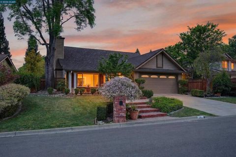 Photo of 25 Cannes Ct Ct, Danville, CA 94506 (MLS # 41130523)