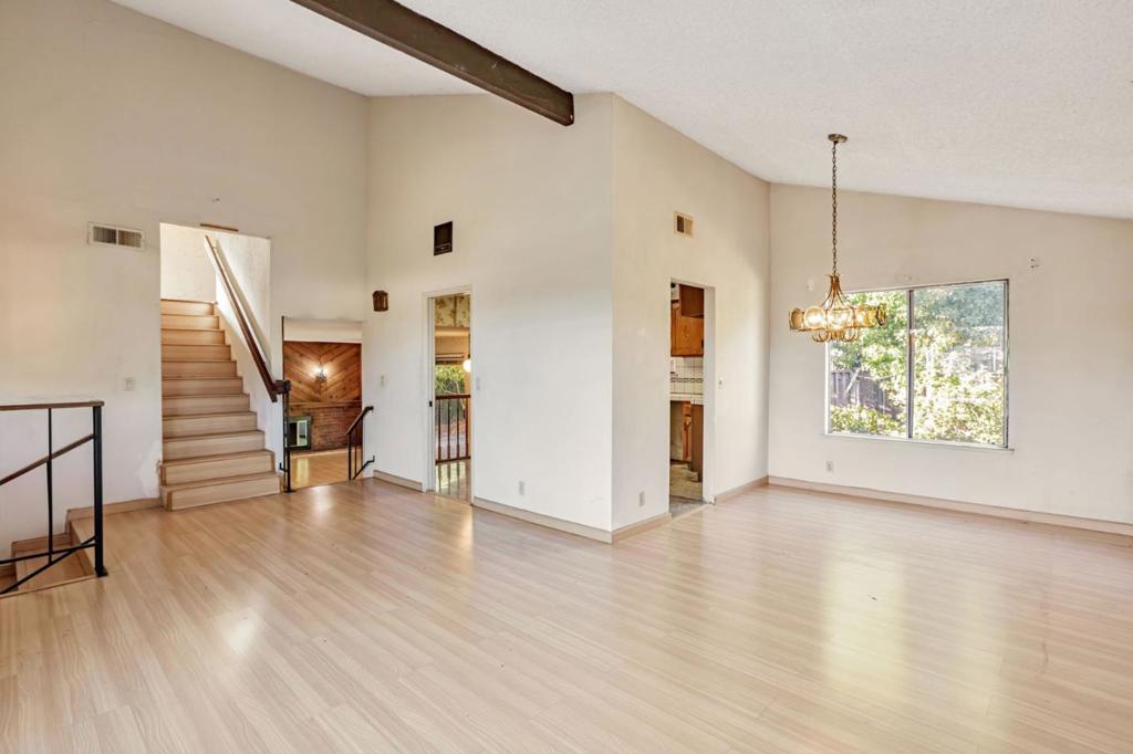 207 Redwood Avenue