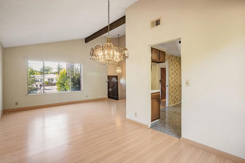 207 Redwood Avenue