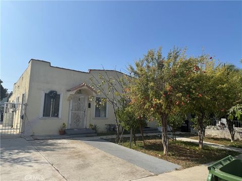 Photo of 1847 S Curson Avenue, Los Angeles, CA 90019 (MLS # SR25187397)