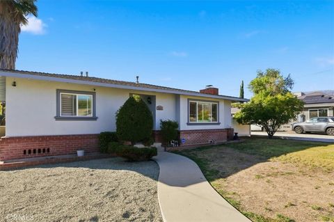 Photo of 3232 Wall Ave, San Bernardino, CA 92404 (MLS # IV25253220)