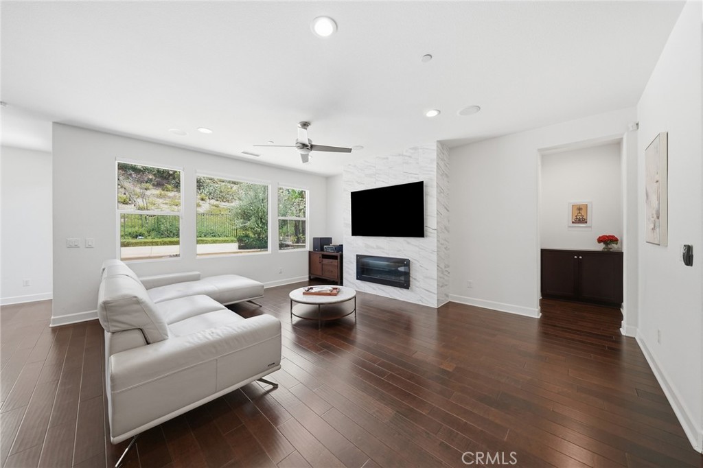2829 Alamitos Rd