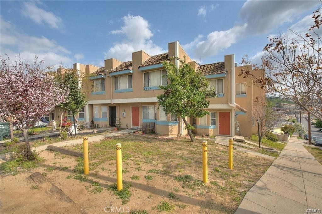The spacious New Remodeled 3 bedroom + 2 bathroom condo style corner unit apartment building located in the high demand great location, central A/C & 2 parking spaces on site. New interior & exterior painting. Brand new kitchen & appliances, New remodeling community laundry room. El Sereno is an upcoming city, adjacent to Alhambra, Highland Park, S. Pasadena. 10-15 Minutes drive to Costco, Home Depot...................
