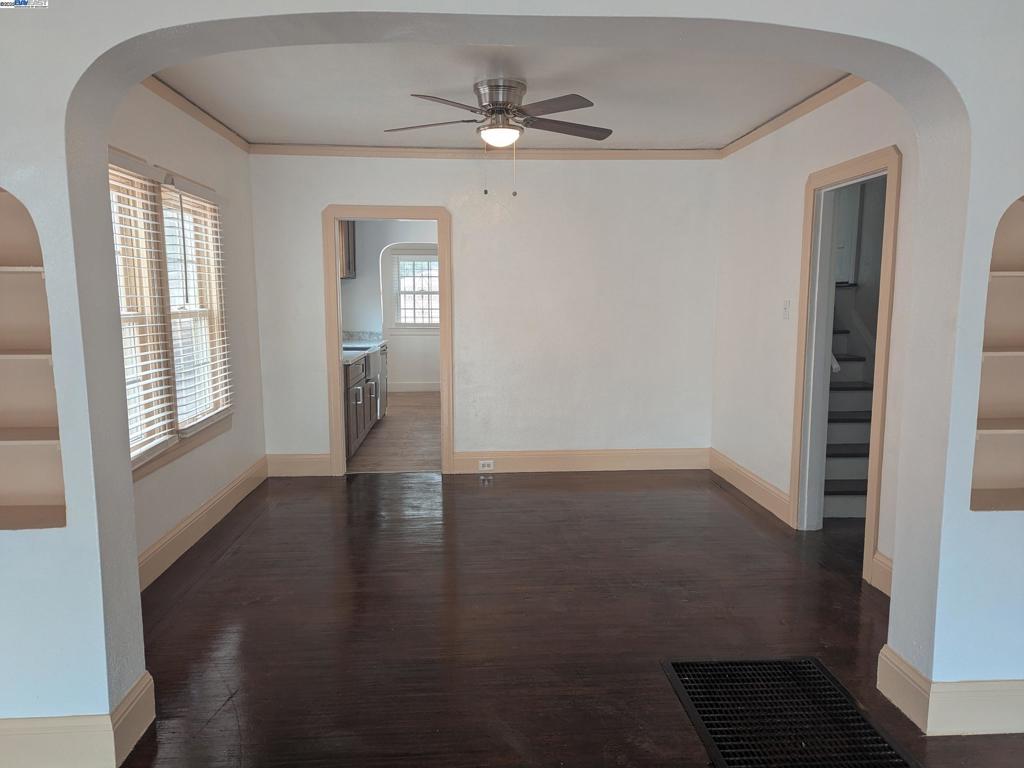 EAST OAKLAND - Residential