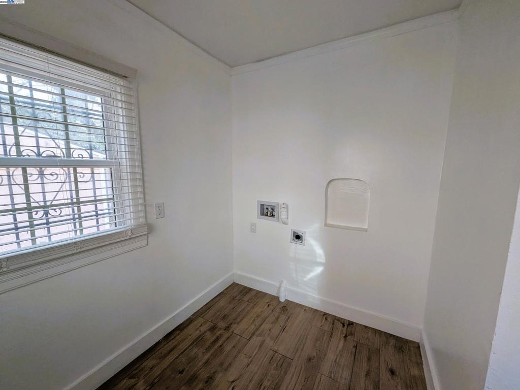 EAST OAKLAND - Residential