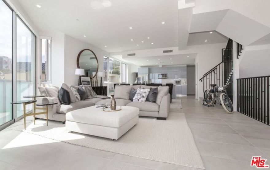 PENTHOUSE LEVEL, ARCHITECTURAL UNIT, WITH PRIVATE ROOFTOP EXCLUSIVE TO THIS RESIDENCE'S USE! Finally, a townhome style home that offers all the comforts of modern luxury in one of the most desirable locations of Los Angeles. High ceilings and an expansive open floor plan allow for natural light to flood the residence. The designer kitchen is complete with stainless-steel appliances, Italian cabinetry, quartz countertops, and large island. Bedrooms offer privacy, custom closets, large baths, and vanities. Add'l features: WASHER/DRYER in unit, Central AC/Heat, on-site cameras, secured parking, and secured entry. Located North of Santa Monica Blvd, and moments from the city's best restaurants and shopping. Nearby attractions include Hugo's Restaurant, Gelson's, Pura Vita, Whole Foods, Beverly Center, Equinox, SoulCycle, Barry's, The Grove, Farmer's Market, Sunset Plaza, and more! Please note: This is an unfurnished lease, and some photos may be of a similar/model unit. ***PLEASE INQUIRE VIA THE LINK FOR MORE INFORMATION***