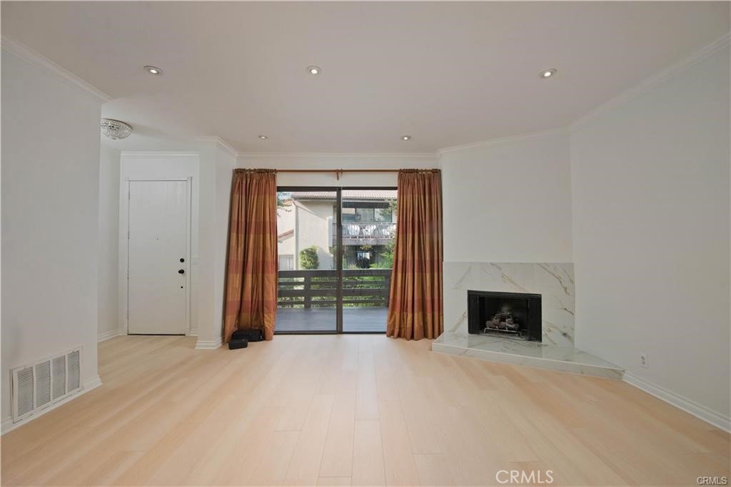 5711 Owensmouth Avenue 117