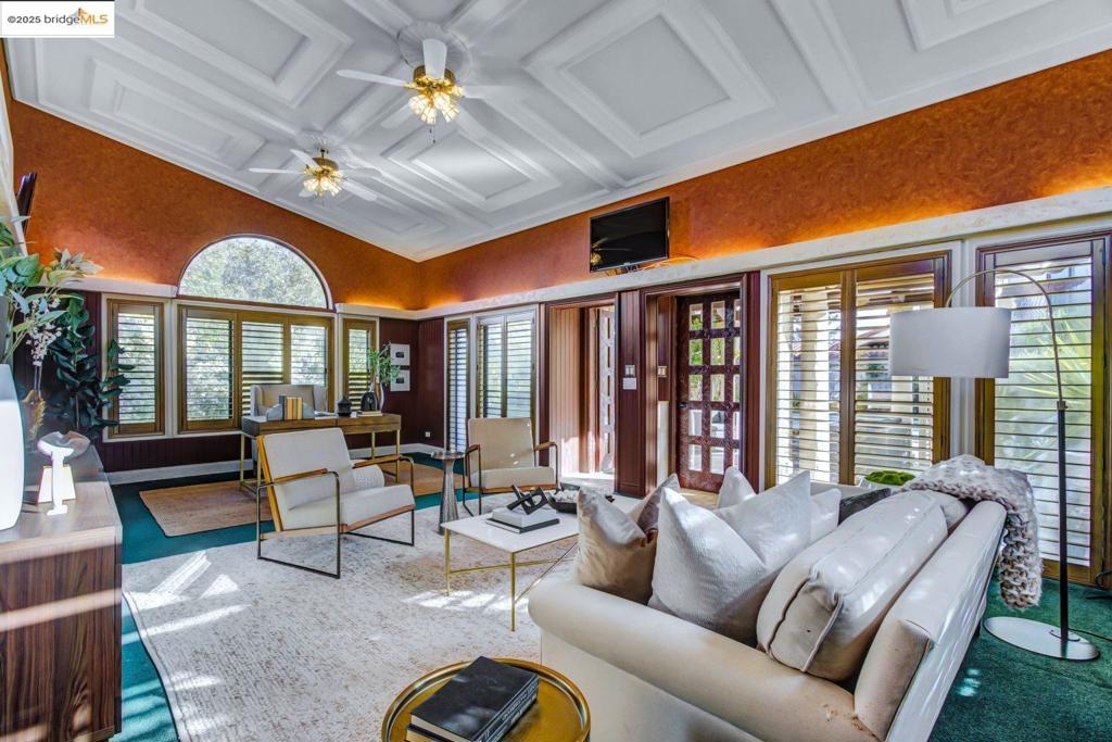 HAPPY VALLEY - Residential