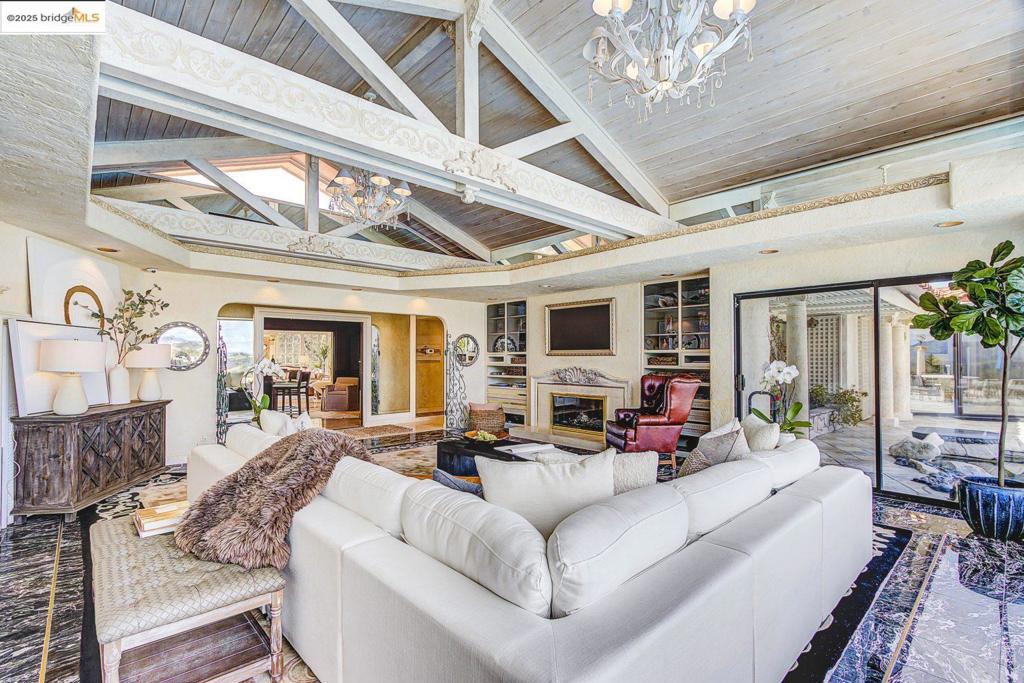 HAPPY VALLEY - Residential