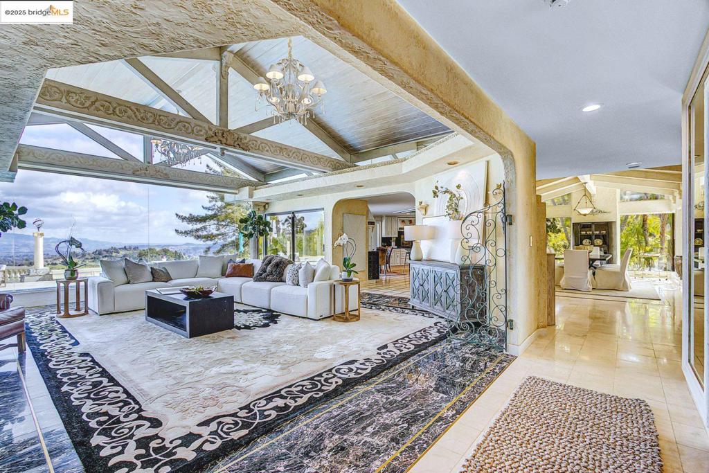 HAPPY VALLEY - Residential