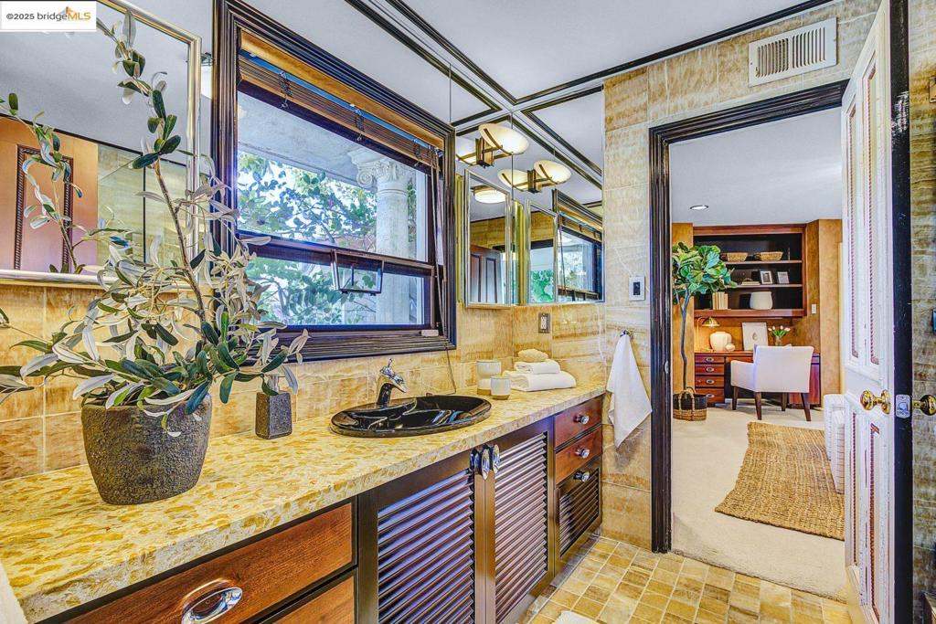 HAPPY VALLEY - Residential