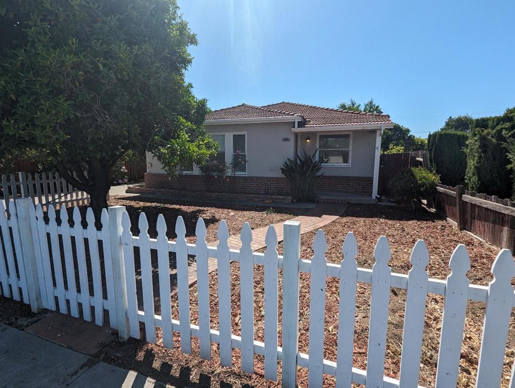 Newly remodeled, fully updated and bright 3 bed, 2 bath single family home in the heart of Sunnyvale. Updated with 2 brand new bathrooms, updated kitchen, recessed lighting, new floors and fresh paint throughout the house (as of June 2024). A spacious and fenced front yard and a private backyard make for a perfect place for morning coffee/tea and an evening drink. The backyard has fruit bearing trees (peaches, plums, cherries etc.). There is a massive detached 2 car bright and airy garage that can serve more than a garage - as an entertainment den, or a home office. There's also a rare bonus basement with tons of storage space. Appliances include washer, dryer, refrigerator, garbage disposal, dishwasher, cooking range, microwave and window AC. The house is less than a mile from Sunnyvale's Murphy downtown and Caltrain station. El Camino Real is a few minutes by foot. Google, Amazon, Apple and various other offices are in the vicinity. Come take a look and you'll fall in love! Tenant responsible for all utilities except gardening / yard maintenance that is paid for by the owner. AC is provided in the central room, but heater covers the entire house. Extra deposit and rental for pet(s)