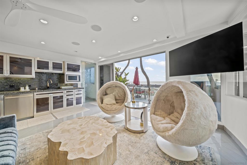 2999 Ocean Front Walk 1