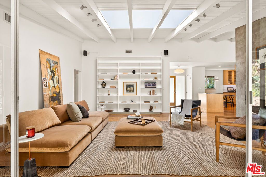 Photo of 1362 Marinette Road, Pacific Palisades, CA 90272 (MLS # 26829473)
