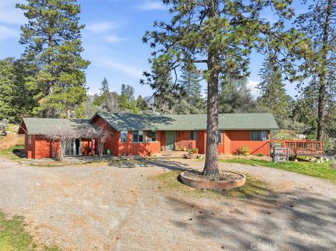 Photo of 3868 Pinecrest Drive, Mariposa, CA 95338 (MLS # FR26038223)