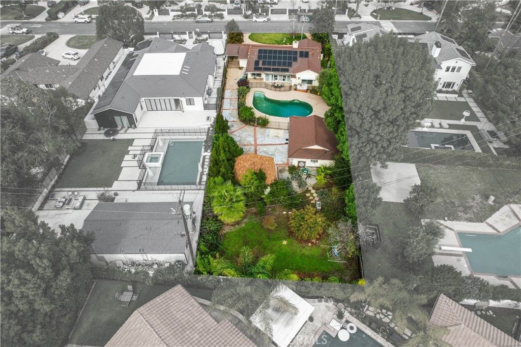 Photo of 19732 Henshaw, Woodland Hills, CA 91364 (MLS # SR25266395)