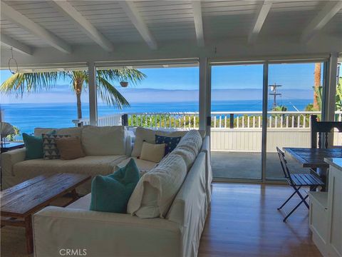 Photo of 31902 Sunset Ave, Laguna Beach, CA 92651 (MLS # LG26051574)
