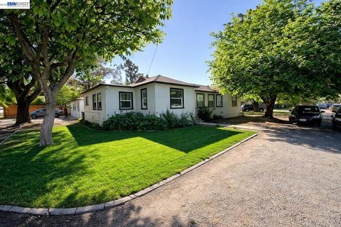 Photo of 1848 Parkside Dr, Concord, CA 94519 (MLS # 41129580)
