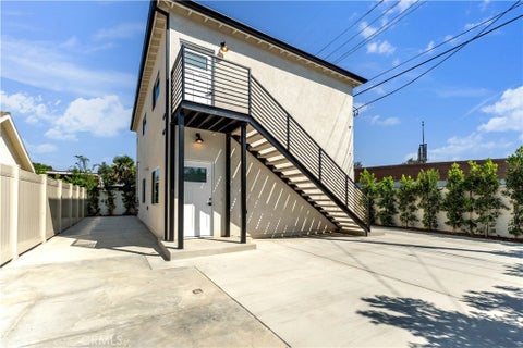 Photo of 4698 Kraft Avenue, Valley Village, CA 91602 (MLS # SR26208881)