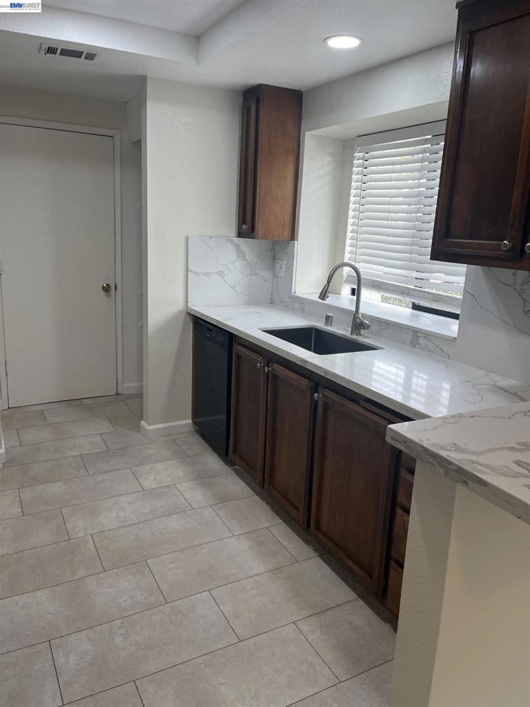 1501 1501 Trawler St