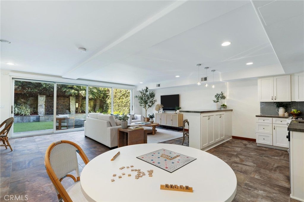 Photo of 721 12th Street, Manhattan Beach, CA 90266 (MLS # SB26197435)