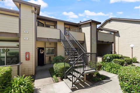 Photo of 585 Majestic Way Way, San Leandro, CA 94578 (MLS # 41114803)