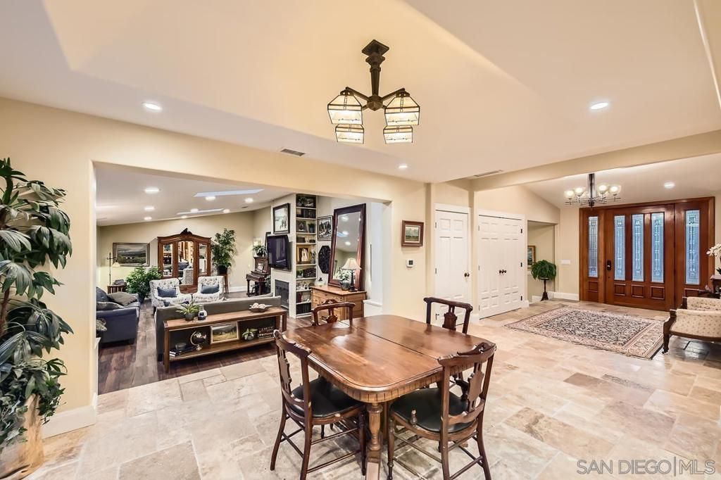 listing image 130725265813419195065