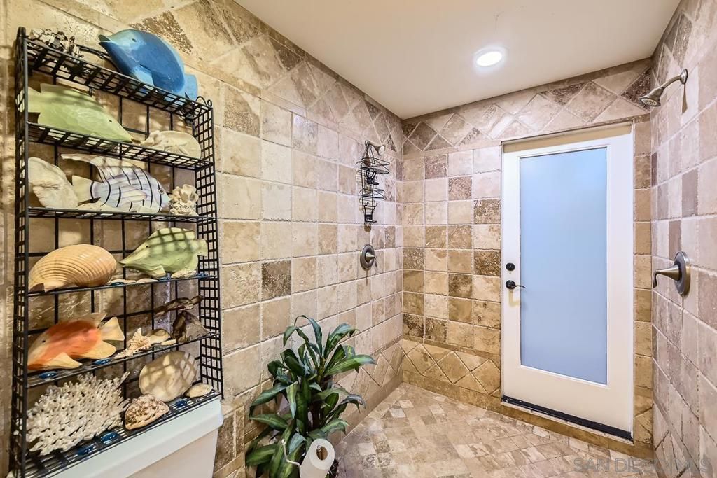 listing image 130727844468721152834