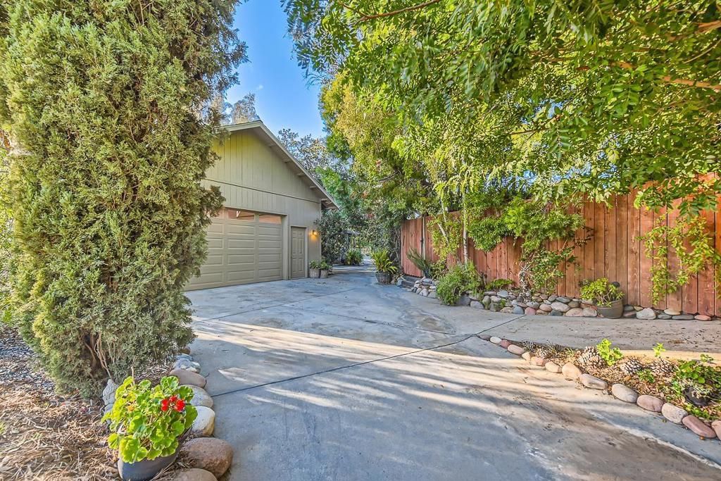 listing image 130724436042919611992