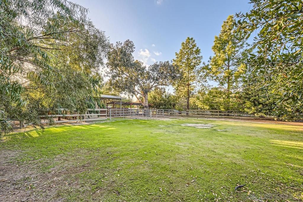 listing image 130726740838440884352