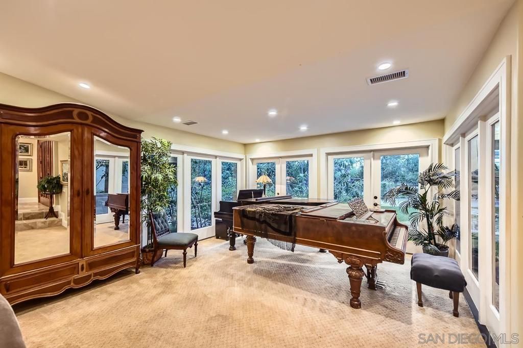 listing image 130720491703292604396