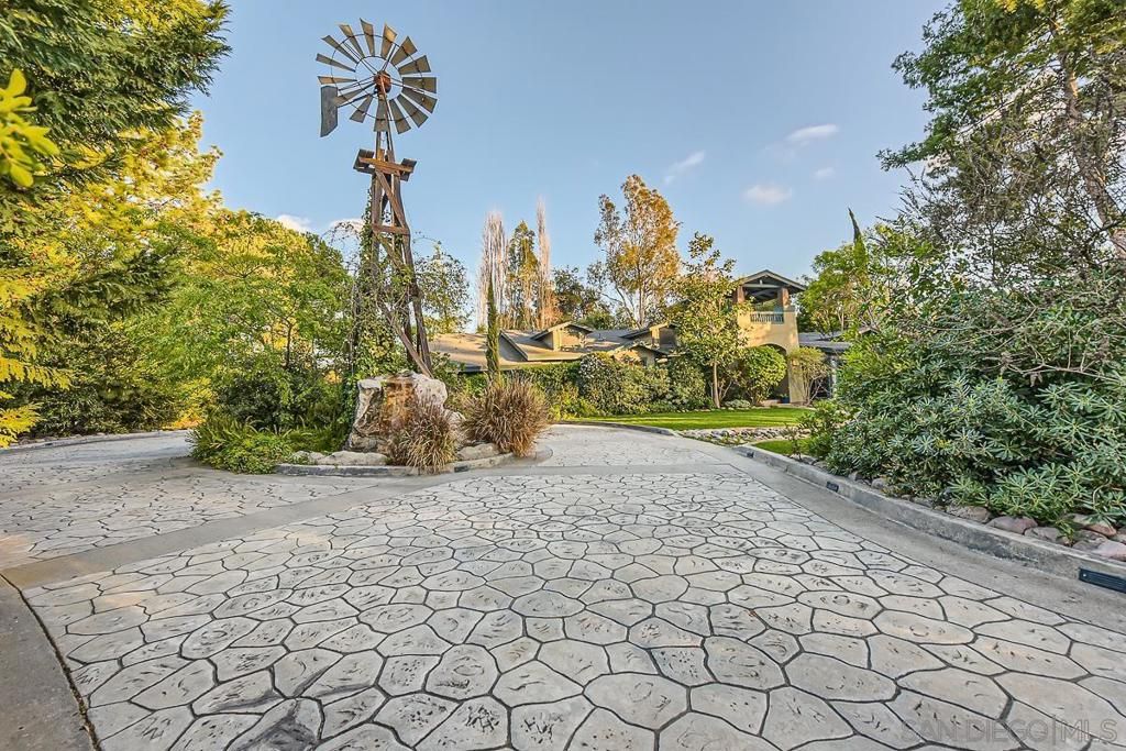 listing image 130720376405577982027