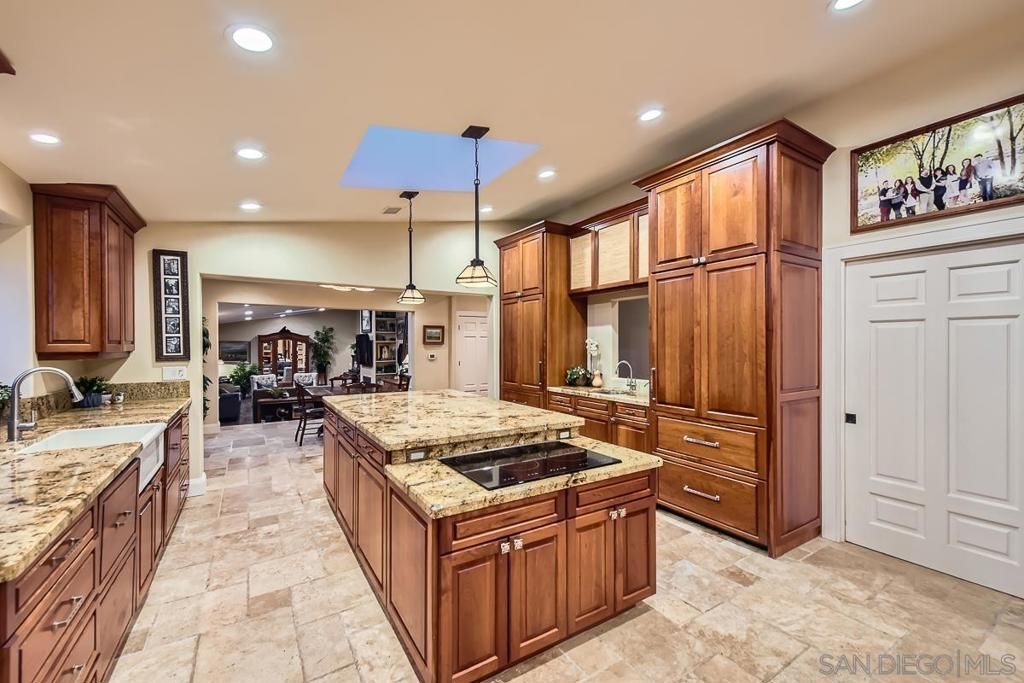 listing image 130729369809394268982