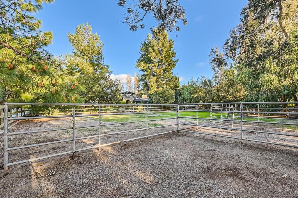 listing image 130728701574349352248