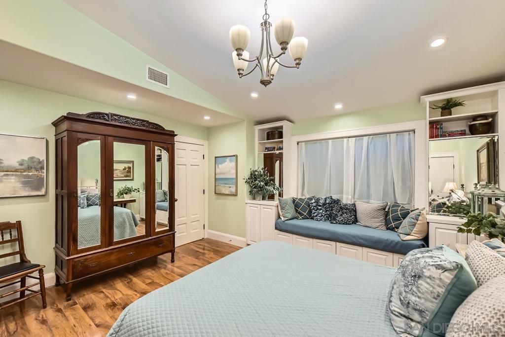 listing image 130721838418067934375