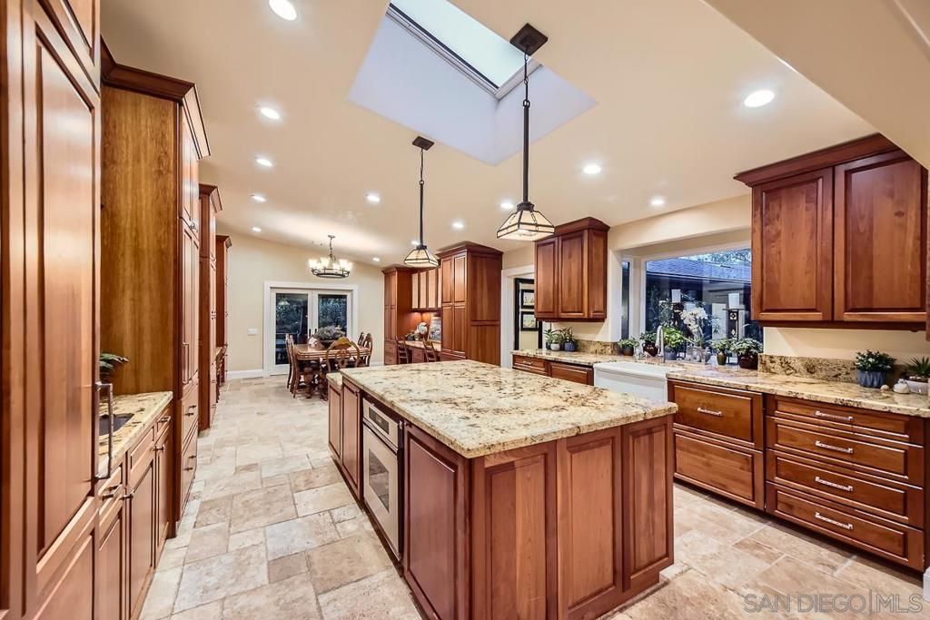 listing image 130724957301358981236