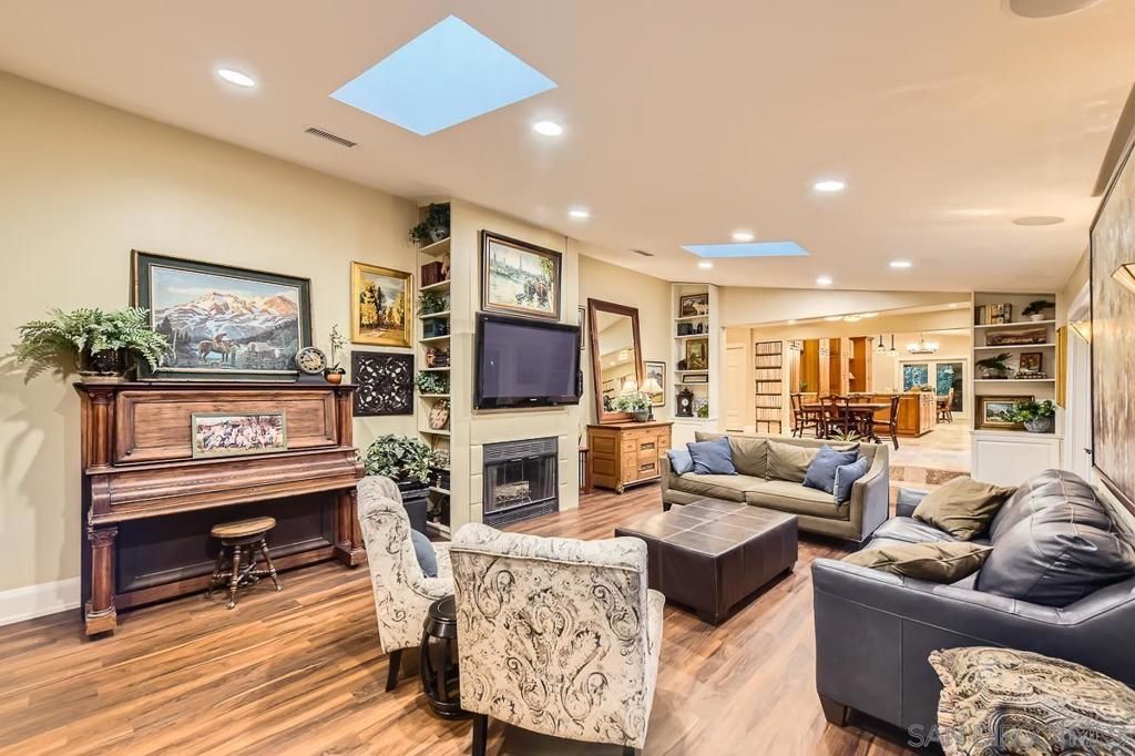 listing image 130729263229005061775