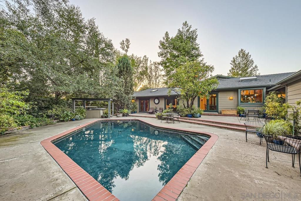 listing image 130729730517631915232