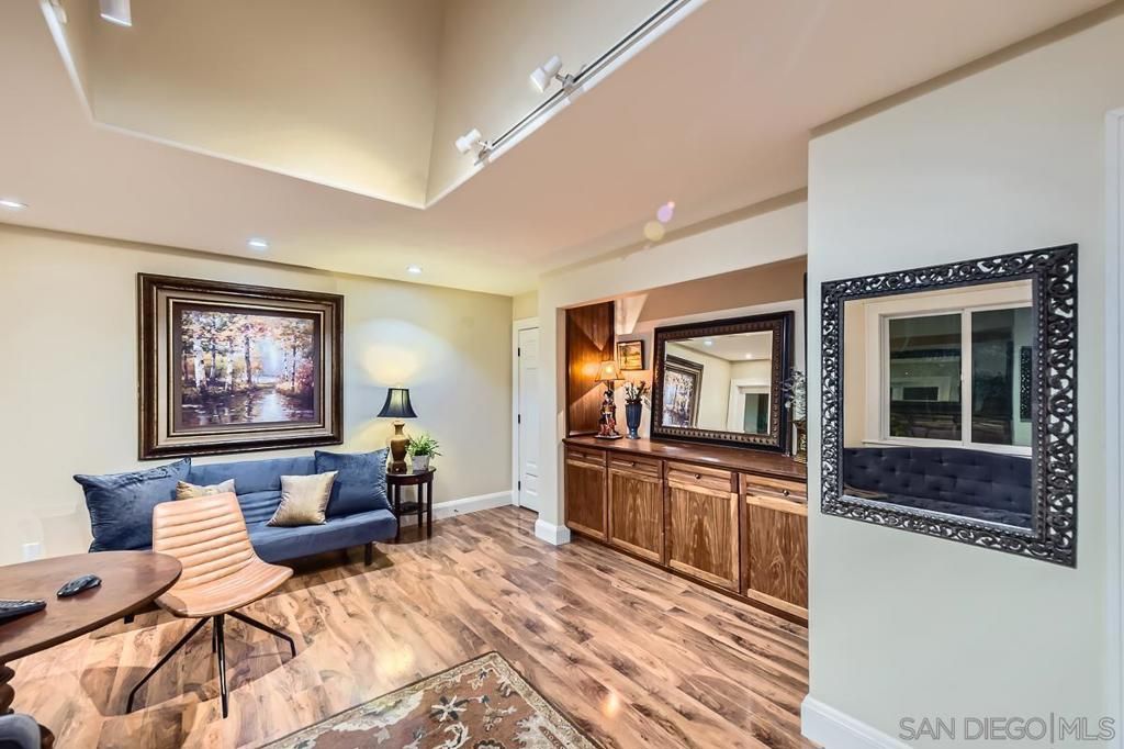 listing image 130729054239126999649