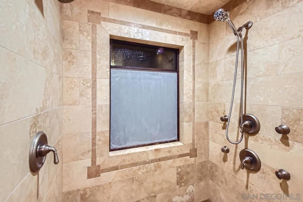 listing image 130726089419975197836
